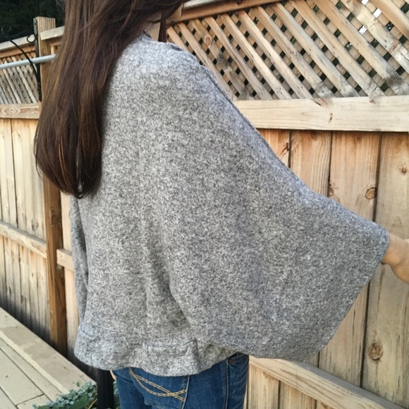 LUXURIOUSLY SOFT RAGLAN SLEEVE TOP - Picture 6 of 10